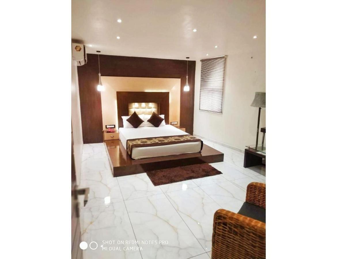 Hotel The Royal, Sehore Екстериор снимка
